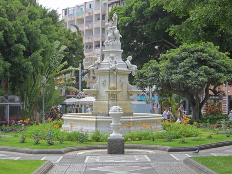 Fountain in Parque Garcia Sanabria, Santa Cruz
